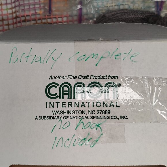 Caron 4784 Lone Wolf Latch Hook Kit PARTIALLY COMPLETED + SUPPLIES TO FINISH - Picture 3 of 11